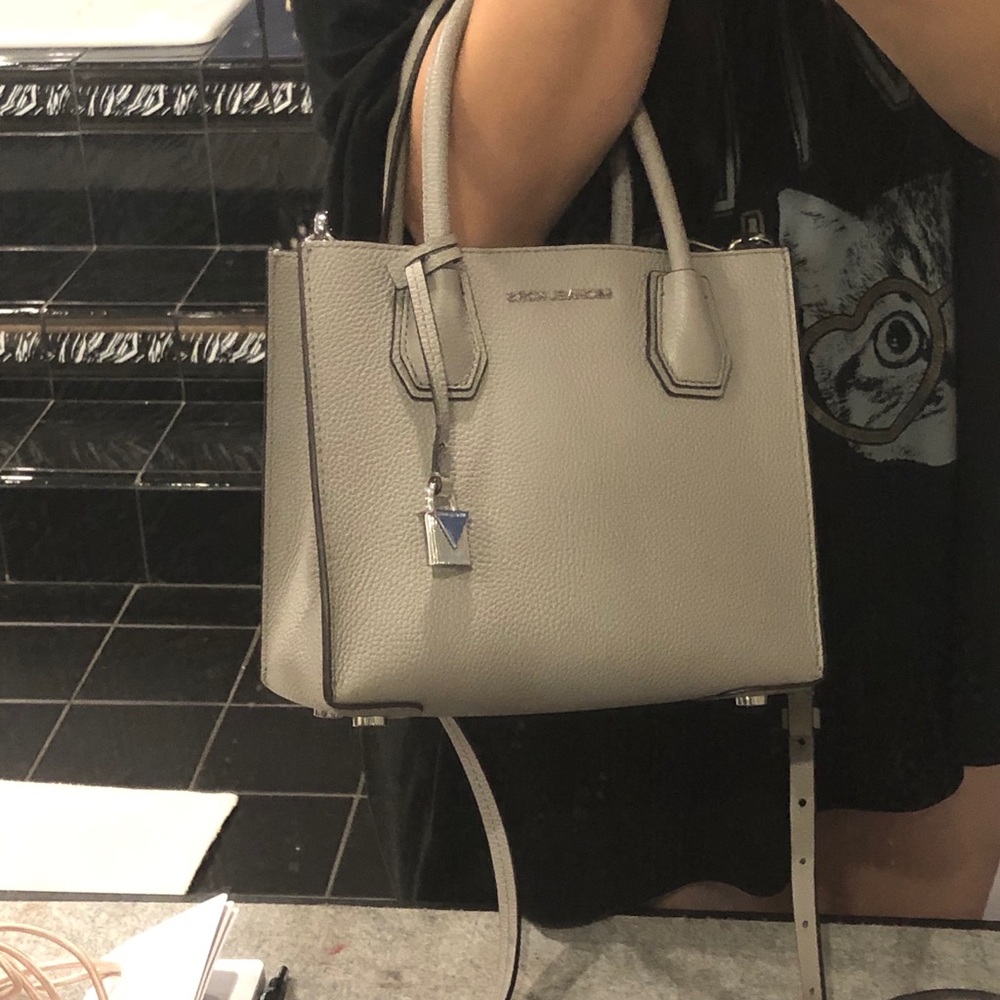 Michael Kors mini cross body - Picture 3 of 11